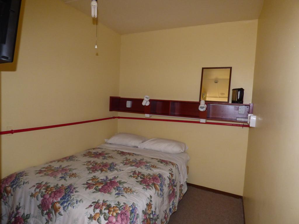 Cactus Jacks Backpackers Rotorua Ngoại thất bức ảnh